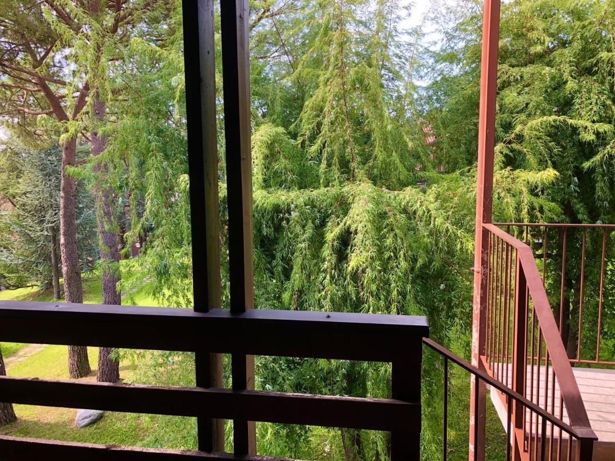 Green Apartment Albavilla Екстериор снимка